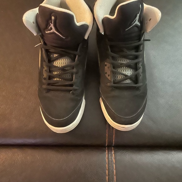 Authentic Air Jordan V “Oreo” - Picture 4 of 6